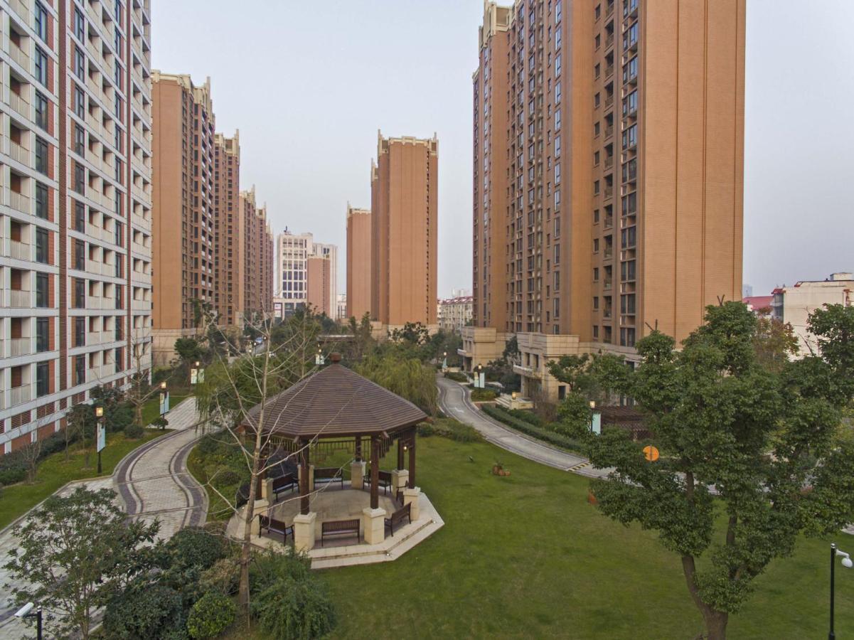 Court Place Jingqiao Middle Ring