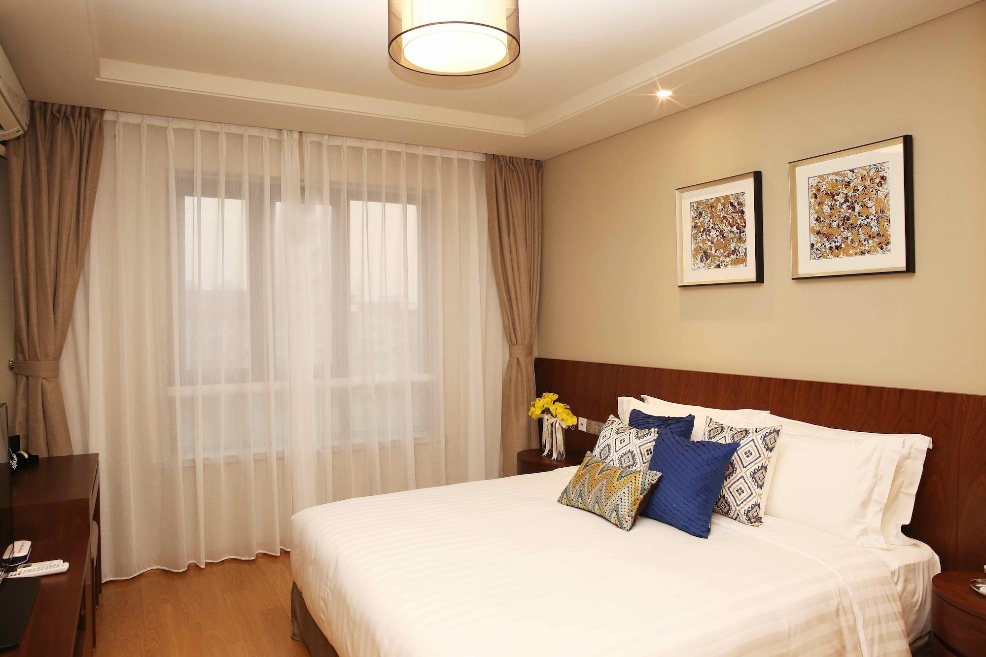 Court Place Jingqiao Middle Ring * Shanghai